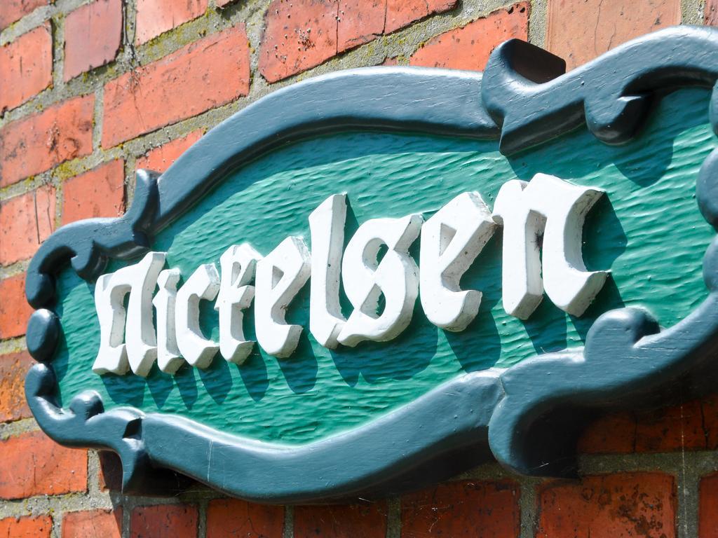 Haus Am Deich Apartment Utersum Bagian luar foto