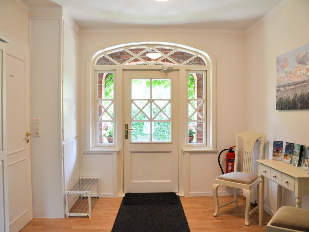 Haus Am Deich Apartment Utersum Bagian luar foto