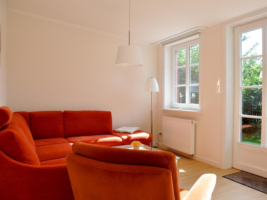 Haus Am Deich Apartment Utersum Bagian luar foto