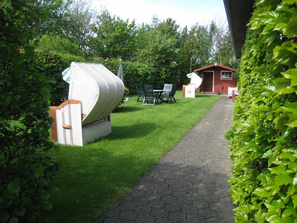 Haus Am Deich Apartment Utersum Bagian luar foto
