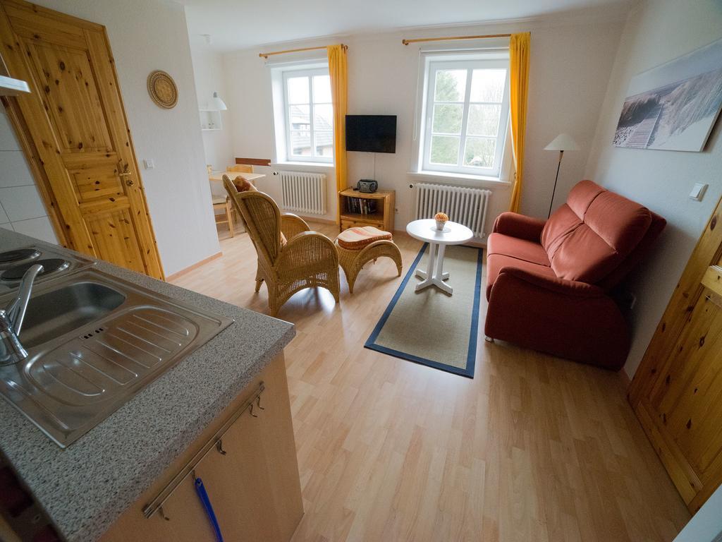 Haus Am Deich Apartment Utersum Bagian luar foto