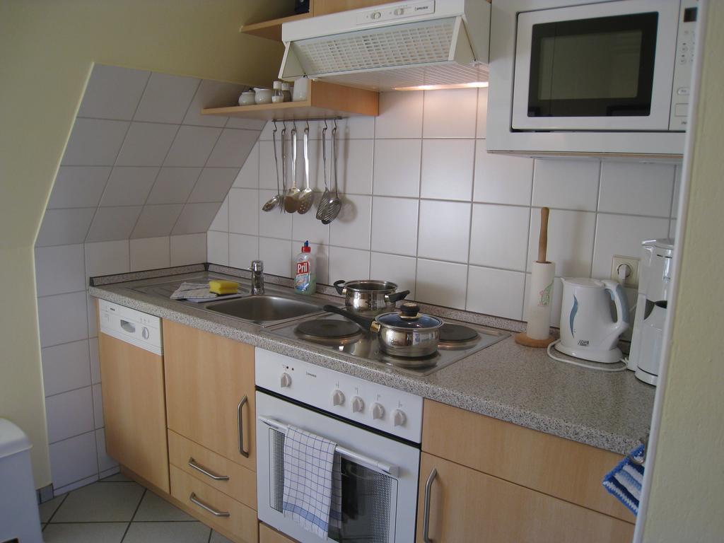 Haus Am Deich Apartment Utersum Bagian luar foto