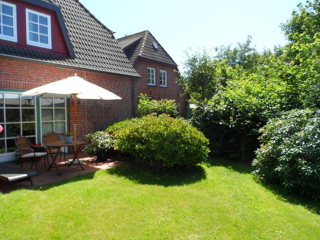 Haus Am Deich Apartment Utersum Bagian luar foto